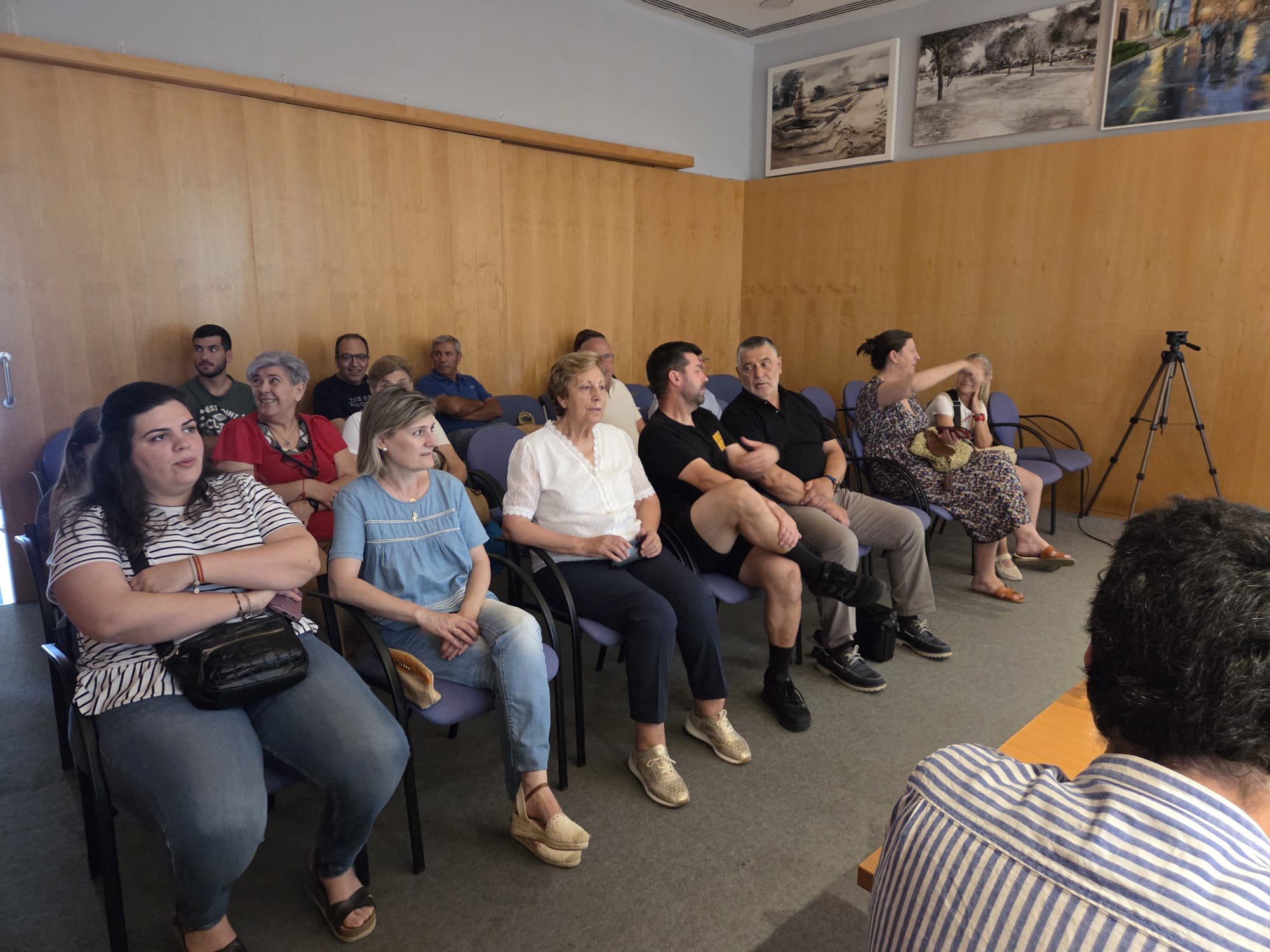 Representantes de asociaciones y colectivos durante la sesión informativa